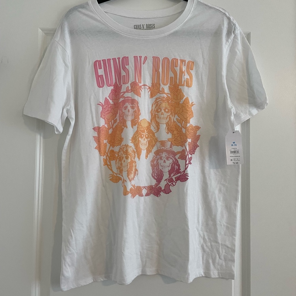 Guns n Roses T-Shirt. Size M. NWT.